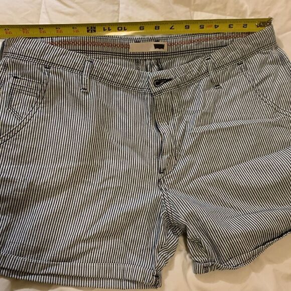 LEVIS, hickory stripe, shorts, great condition, size 32 waist, 5 pockets - Picture 11 of 12
